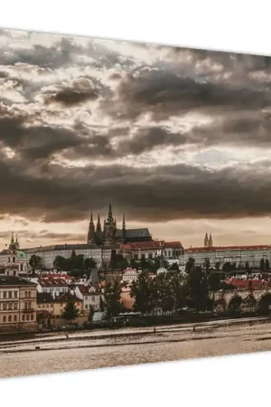 Schilderij - Praag op een bewolkte dag Oferta