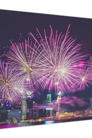 Schilderij - Stad bij nacht met vuurwerk Tylko dziś