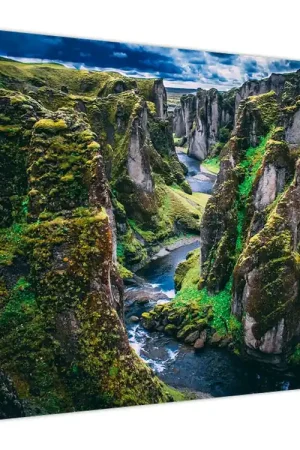 Tylko dziś Schilderij - Rivier in een rotsachtig landschap