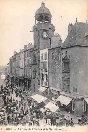 Frankrijk Riom La Tour de l'Horloge et la Marche Auvergne-Rhône-Alpes Puy-de-Dôme France Europa HC59370 Nowość