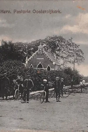 Wyprzedaż Oosternijkerk Gedempte Gracht met Hervormde Pastorie en volk Noardeast-Fryslân Friesland HC46652