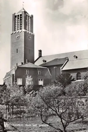 Szybka dostawa Baarlo R.K. Kerk met Pastorie Peel en Maas Limburg HC46424