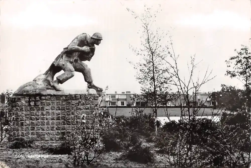 Son en Breugel Son Bevrijdingsmonument WO2 1940-1945 Militair Meierij 's-Hertogenbosch HC46336 Najlepsza cena