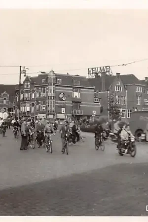 's-Gravenhage Den Haag Rijswijkseweg met volk en bus Posterijen HC45652 Popularny
