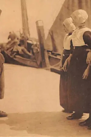 Bezpieczna płatność Marken = Urk Haven Oude Visser en meisjes in klederdracht Vintage Vissers schepen HC45030