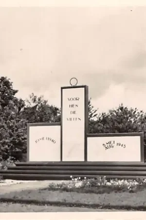 Texel Den Burg Oorlogs monument Voor hen die vielen 10 Mei 1950 - 5 mei \\/ aug. 1945 WO2 1951 HC44743 Ostatnia szansa