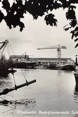 Sliedrecht Bedrijfsoverzicht Scheepsbouw werf Van Rees Schepen Scheepvaart 1963 HC44732 Promocja