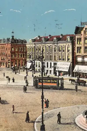 Szybka dostawa Rotterdam Boymansplein met monument en RET Tram 1915 HC44693