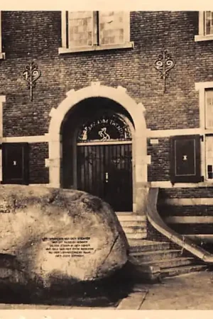 Enschede Rots bij Hoofdingang Museum 1934 HC44372 Ekspresowa dostawa