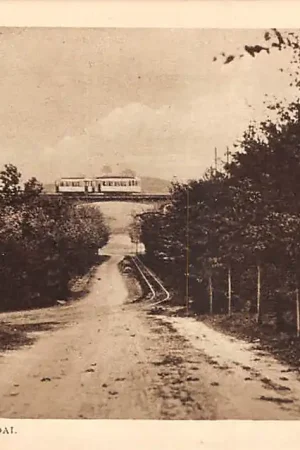 Wyprzedaż Berg en Dal Bergspoor met tram op de brug Beek (GD) Nijmegen HC44128