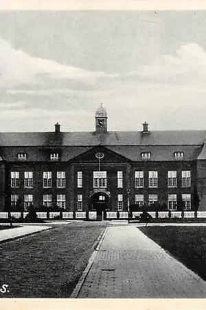 Drachten H.B.S. School Friesland HC43931 Zwrot pieniędzy