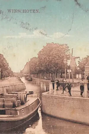 Winschoten Grindweg Kanaal met binnenvaart schepen Molens Scheepvaart Molen HC43126 Oryginalny