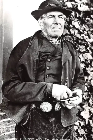 Darmowa dostawa Zeeland Zuid-Beveland Een pijpje stoppen Klederdracht 1966 vintage HC43081