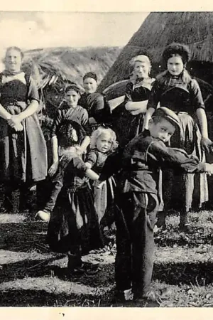 Veluwe Kinderspel Klederdracht Kind 1939 HC43069 Wysoka jakość