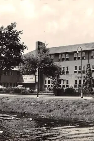 Almelo Erasmus Lyceum School HC42958 Oferta