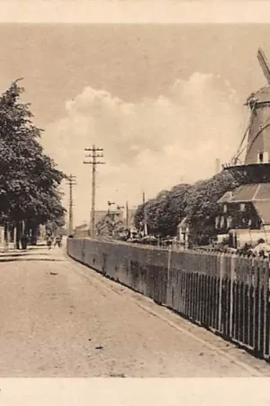 Szybka dostawa Delft Spoorsingel met molen en spoor Spoorwegen HC41130