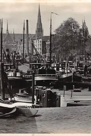 Szybka dostawa Rotterdam Westzeedijk St. Ignatiuskerk vanuit de Zalmhaven gezien Binnenvaart schepen Scheepvaart HC41047