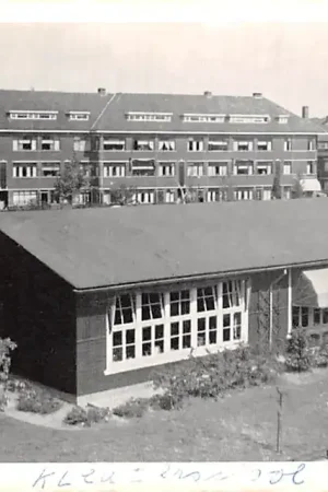 Voorburg v. Halewijnplein met kleuter school 's-Gravenhage HC40958 Ekspresowa dostawa