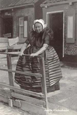 Axel Boerin in Axelse klederdracht Vintage HC40908 Szybka dostawa