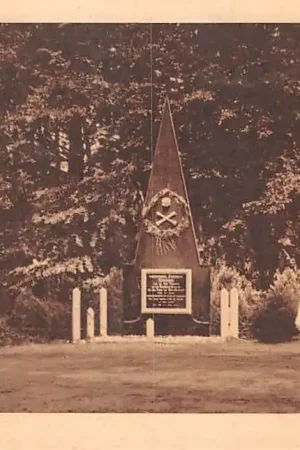 Baarn Omstr. Pullmanngraf met kinderen Monument Soest Soestdijk HC40263 Tani