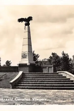 Soesterberg Gedenknaald Gevallen Vliegers 1955 Monument Soest HC39985 Autentyczny