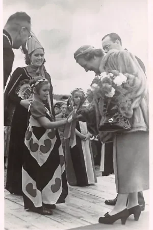 Tylko dziś Stavoren Aankomst van Het Koninklijk Paar Juliana en Bernhard 25 Sept. 1950 Koningshuis HC39333