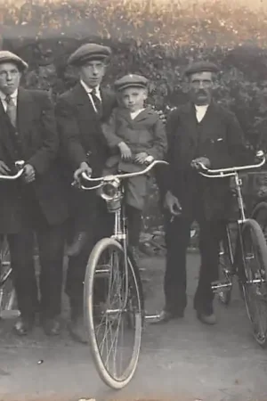 Ammerstol Vier heren met fietsen en kind Fotokaart Krimpenerwaard HC39193 Bezpieczna płatność