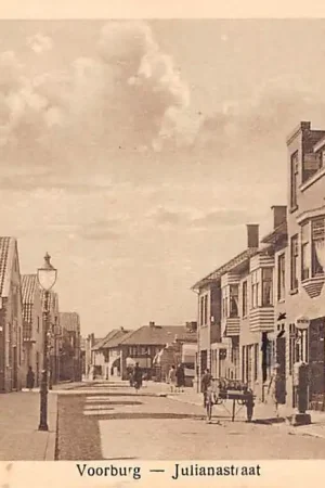 Voorburg Julianastraat Oliehandel De Automaat met benzinepomp 1935 's-Gravenhage HC39039 Tani