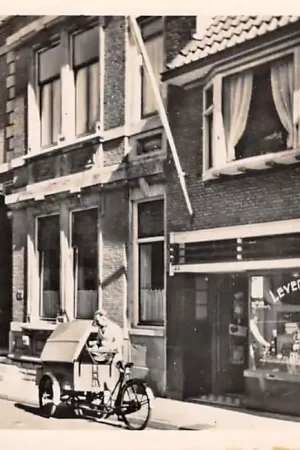 Voorburg Heerenstraat Gemeentehuis Kruidenierswinkel met bakfiets 1950 's-Gravenhage HC39005 Szybka dostawa
