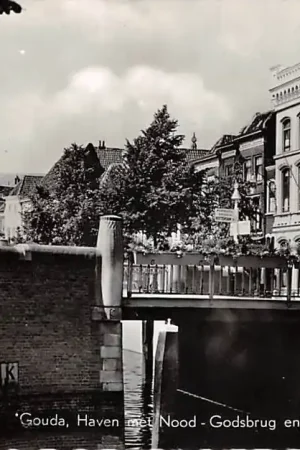 Gouda Haven met Nood-Godsbrug en blik op de St. Janskerk HC38304 Autentyczny