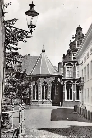 Gouda Achter de Kerk Gezicht op de Jeruzalemkapel en het Weeshuis vanuit de Molenwerf HC38213 Ekspresowa dostawa