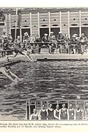 Tylko dziś Gouda MarktGouda Nationale zwemwedstrijden zwembad Bleekerssingel Houtmansgracht Foto met bijschrift overgenomen uit het blad Groot Rotterdam op Agfa fotokaart HC38187