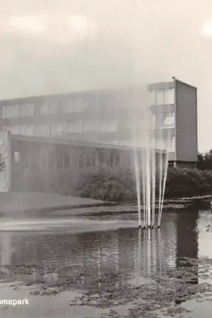 Tylko dziś Sliedrecht Burg. Feitsmapark met Ambachts school 1971 HC37892