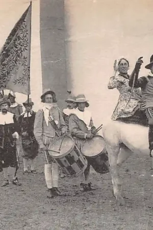 \\u2018s-Gravenhage Nationaal-Historischen Optocht 5 September 1913 Ruiters te paard en soldatenHC37677 Rabat