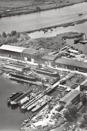 Sliedrecht N.V. Scheepsbouwer v\\/h C.M. van Rees 1972 Werf Schepen Scheepvaart KLM Luchtfoto no 80318. HC37209 Darmowa dostawa