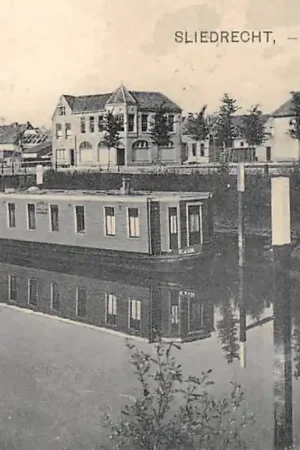 Sliedrecht Langs de Haven Woonboot Nauta 9464 HC36831 Tylko dziś