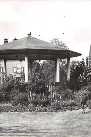 Sliedrecht Dr. Langeveldplein Muziektent en plantsoen 1964 HC36772 Zamów teraz