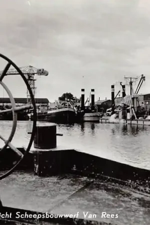 Sliedrecht Bedrijfsoverzicht Scheepsbouw werf Van Rees Binnenvaart schepen Scheepvaart 1963 HC36477 Ostatnia szansa