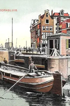 Amsterdam Eenhoornsluis met binnenvaart schepen 1908 HC36227 Ostatnia szansa