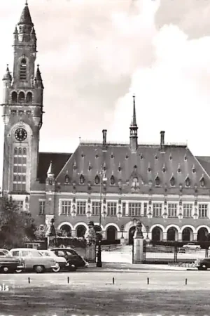 's-Gravenhage Vredespaleis met auto 's 1963 HC35697 Oferta limitowana