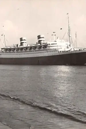 Scheepvaart s.s. Nieuw Amsterdam varende op de Nieuwe Waterweg Holland Amerika Lijn 1958 Schepen Rotterdam HC35623 Zwrot pieniędzy