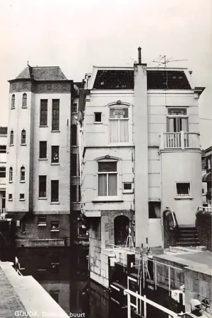 Gouda Dubbele Buurt met Donkere Sluis Haven 1969 HC34581 Kup teraz