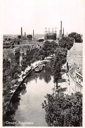 Tylko dziś Gouda Gouwe Panorama vanaf Gouwekerk richting Bolwerk met Gashouders 1949 HC34582