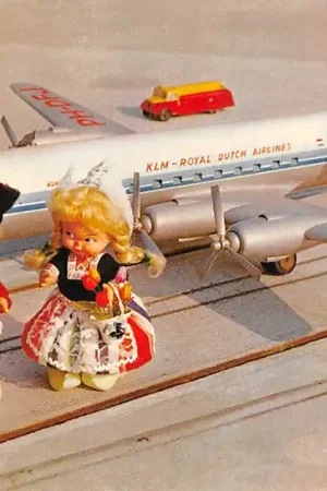 's-Gravenhage Madurodam KLM Vliegtuig Vliegveld Schiphol B en W Dutch Dolls HC33145 Premium