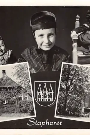 Staphorst Klederdracht Kind Boerderij en kerk 1960 Vintage HC32869 Ekspresowa dostawa