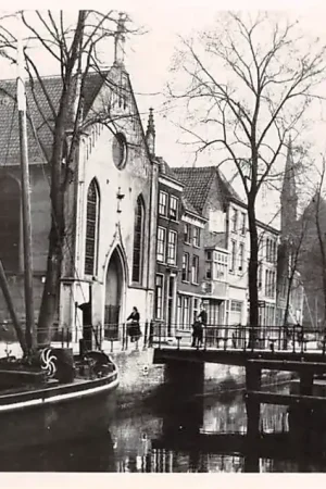 Bezpieczna płatność Gouda Gouwe Groenendaalbrug en brugwachtershuisje Lutherse en R.K. Kerk Binnenvaart schepen 1946 HC32600