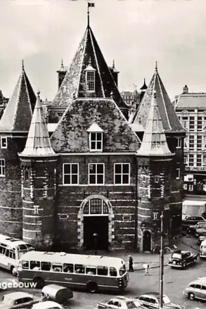 Amsterdam Nieuwmarkt Het Waaggebouw Auto Bus 1962 HC32593 Rabat