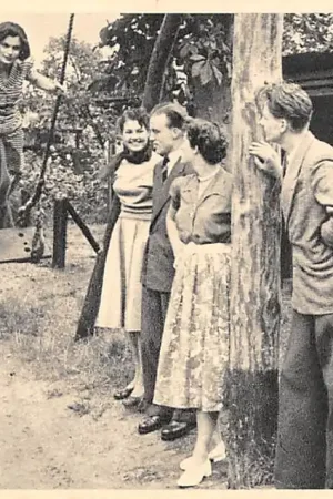 Autentyczny Filmster Film Vechten en Dienen Ria op de schommel Sylvain Poons De Hooge Vuursche Baarn HC32240