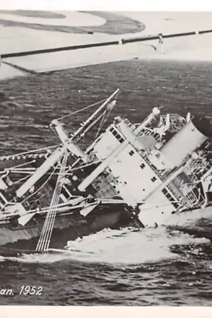 Scheepvaart Flying Enterprise 9 Jan. 1952 Scheepsramp Luchtfoto Schepen Noord-Amerika HC31466 Ekspresowa dostawa