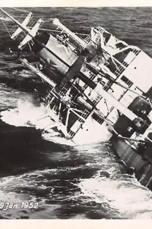 Scheepvaart Flying Enterprise Scheepsramp 9 Jan. 1952 70 graden slagzij Kaptein Carlsen nog steeds aan boord Schepen USA Noord-Amerika HC31464 Zamów teraz